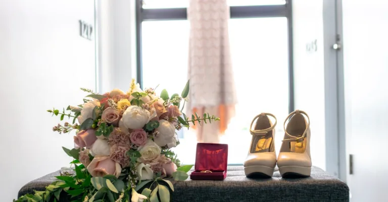 découvrez notre collection élégante de bouquets de mariée, parfaits pour sublimer votre jour spécial avec des fleurs fraîches et un design raffiné.