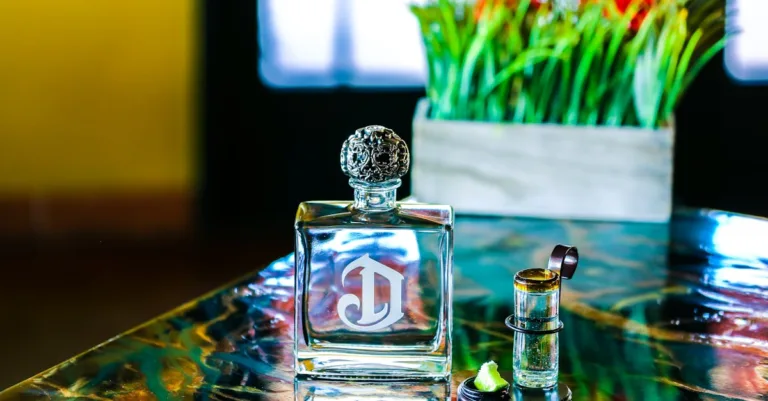 découvrez notre sélection de parfums dupes : des alternatives abordables aux fragrances de luxe, offrant la même élégance et qualité à petit prix.