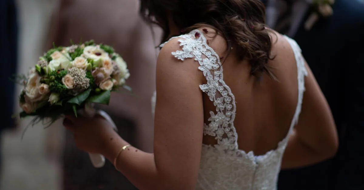 découvrez notre collection élégante de robes de mariée, alliant style et romantisme pour le jour parfait.