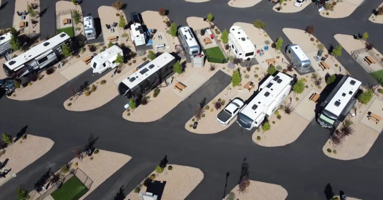 découvrez les avantages d'investir dans les parcs de vacances, une opportunité rentable alliant loisirs et rentabilité immobilière.