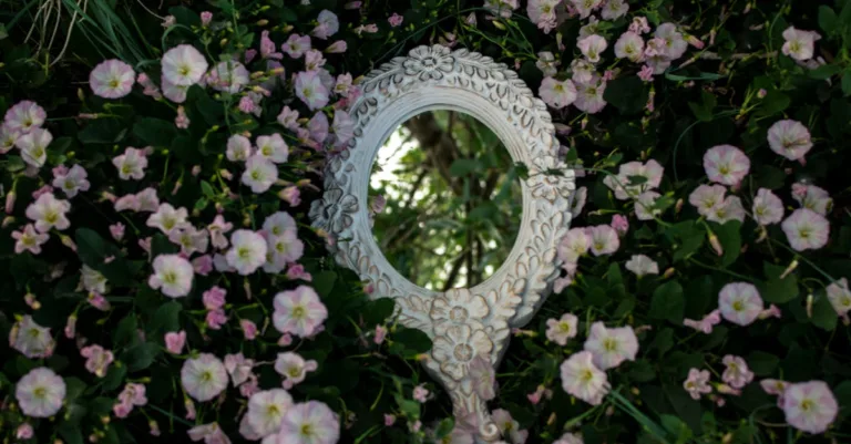 découvrez la signification des heures miroir et comprenez les messages cachés que ces heures répétées peuvent révéler dans votre vie quotidienne.