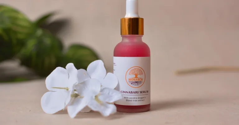 sérum à la niacinamide spécialement formulé pour les peaux sensibles, apaisant et renforçant la barrière cutanée tout en améliorant l'éclat de la peau.