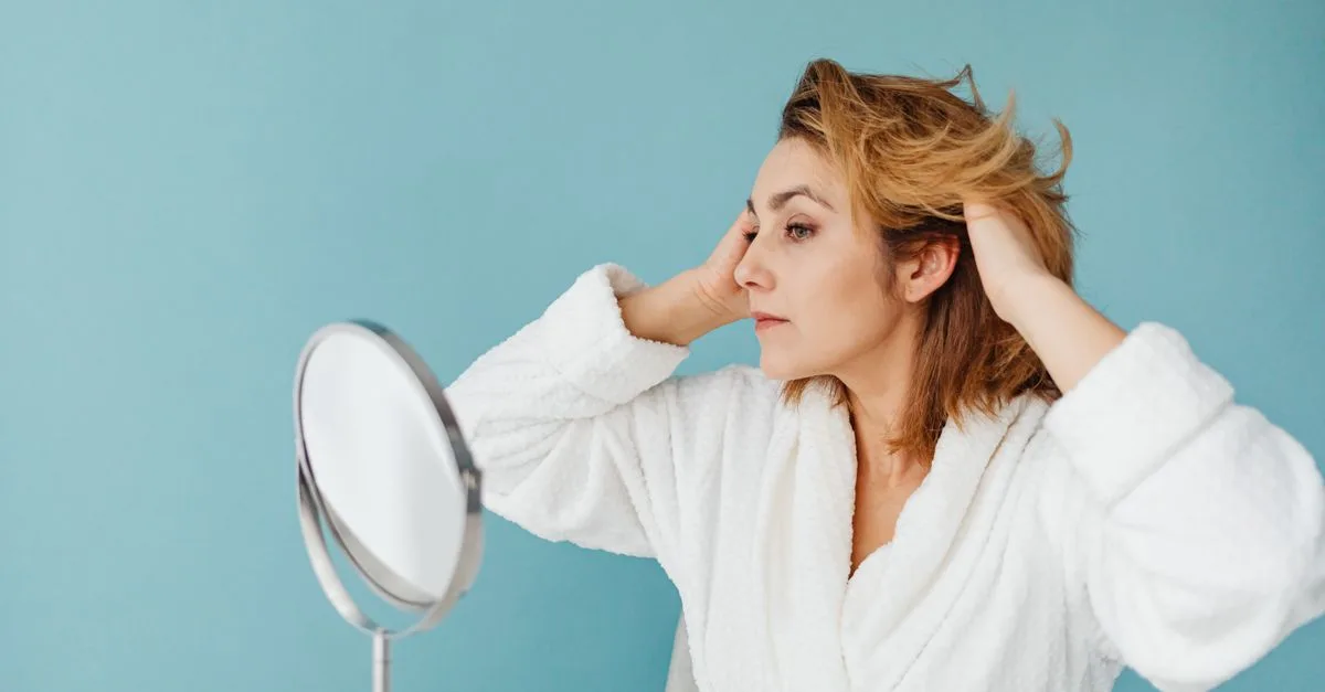 découvrez une routine capillaire complète pour cheveux secs et cassants, avec des conseils et des produits adaptés pour nourrir, renforcer et revitaliser vos cheveux en profondeur.
