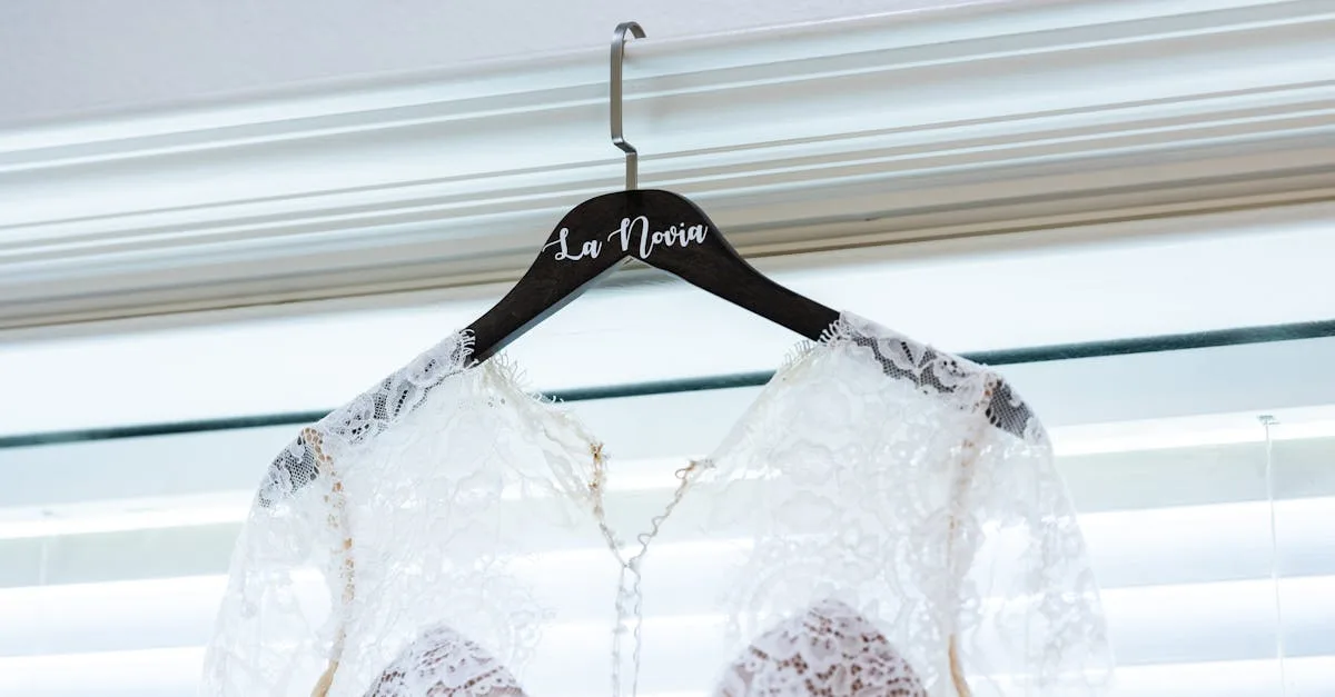 découvrez notre sélection exclusive de robes de mariée alliant élégance, style et confort pour le jour le plus important de votre vie.