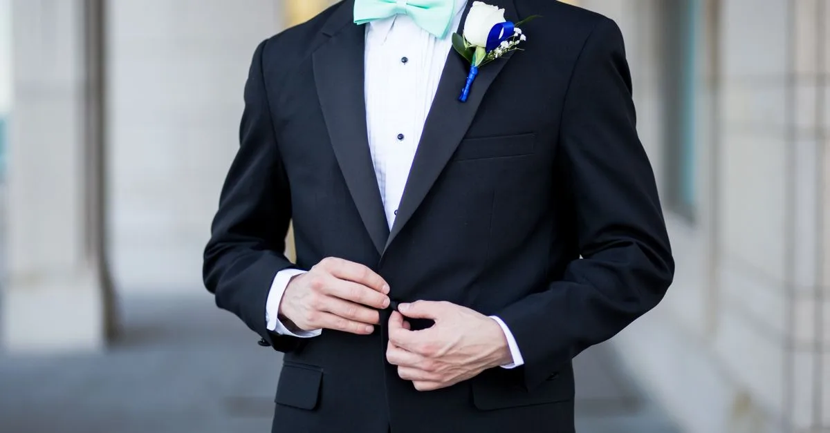 découvrez notre collection élégante de costumes de mariage pour un look parfait le jour j. style, confort et qualité pour votre tenue nuptiale.