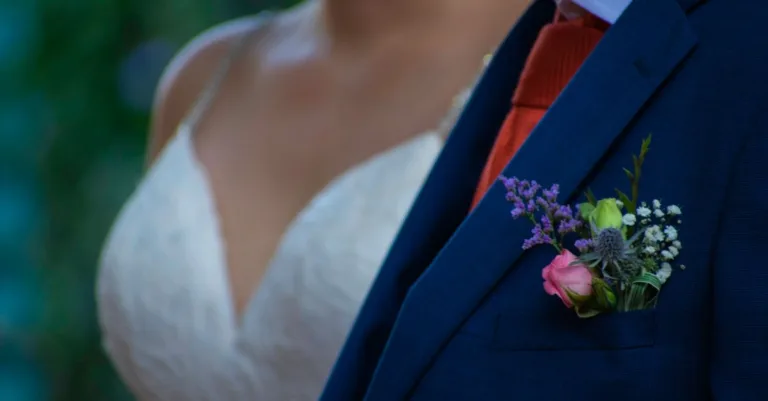 découvrez notre collection élégante de costumes de mariage pour un look raffiné et inoubliable lors de votre grand jour.
