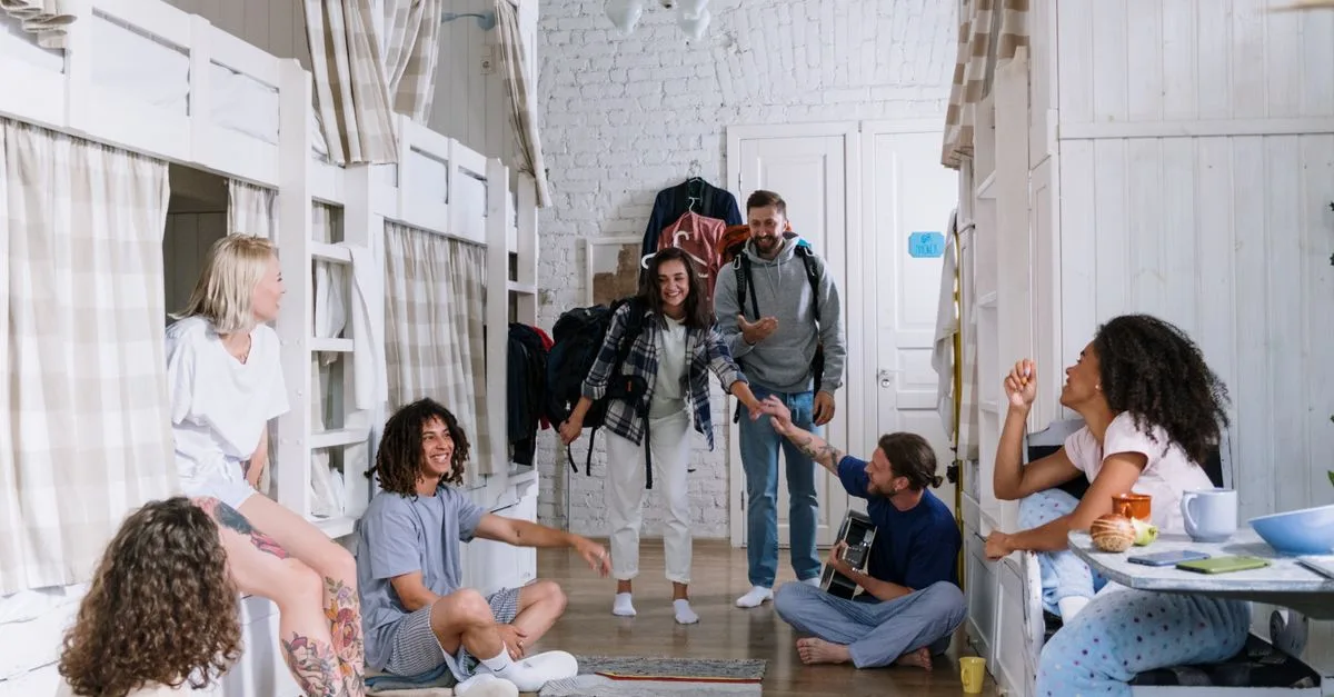 découvrez le coliving, une nouvelle façon de vivre en communauté où espace partagé rime avec convivialité et flexibilité. parfait pour les professionnels, étudiants et voyageurs à la recherche d'un habitat moderne et collaboratif.