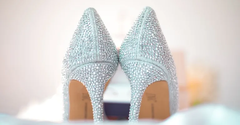 protège-talons : gardez vos chaussures en parfait état avec nos protège-talons durables et confortables, idéals pour prolonger la vie de vos talons.