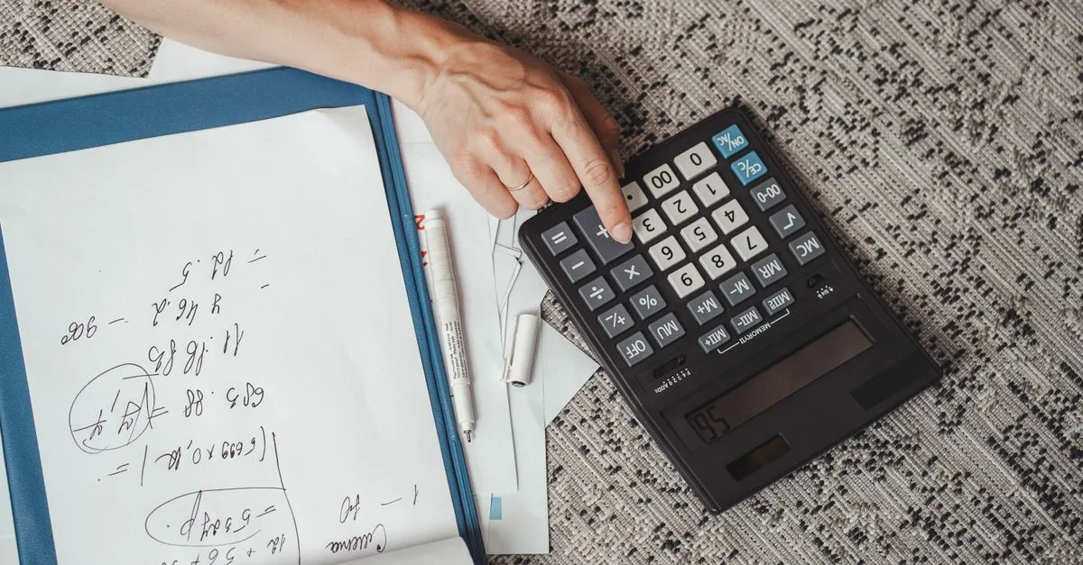 calculez le coût de votre tatouage rapidement et facilement avec notre calculateur de prix de tatouage en ligne.