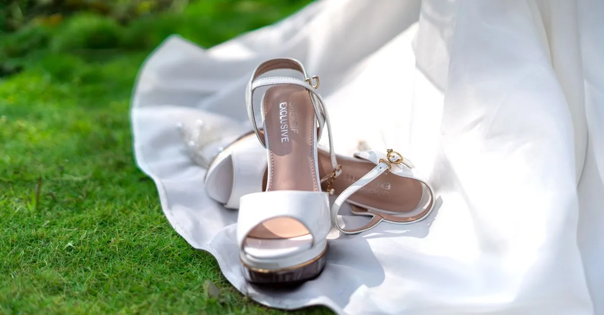 découvrez comment éviter l'inconfort des chaussures de mariage pour profiter pleinement de votre journée spéciale.