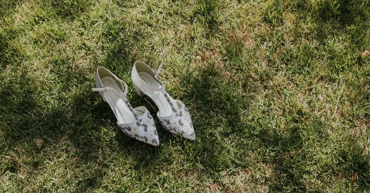 découvrez comment choisir des chaussures de mariage confortables pour profiter pleinement de votre journée sans douleur ni inconfort.
