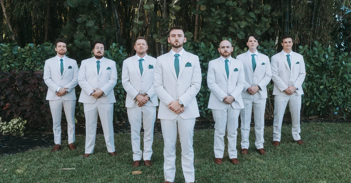 découvrez comment choisir la longueur parfaite pour le pantalon de costume de mariage afin d’assurer une tenue élégante et confortable le jour j.