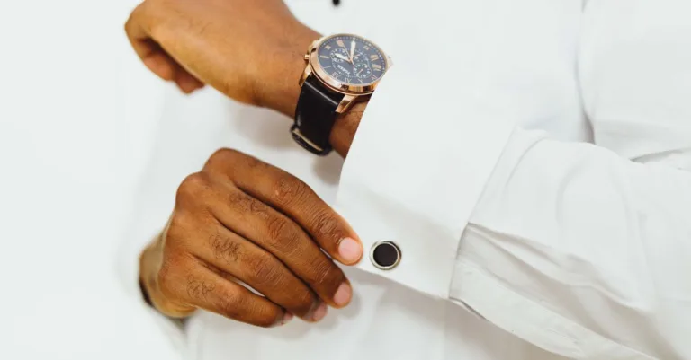 découvrez nos chemises de mariage blanches alliant élégance et transparence subtile pour un look raffiné et moderne le jour j.