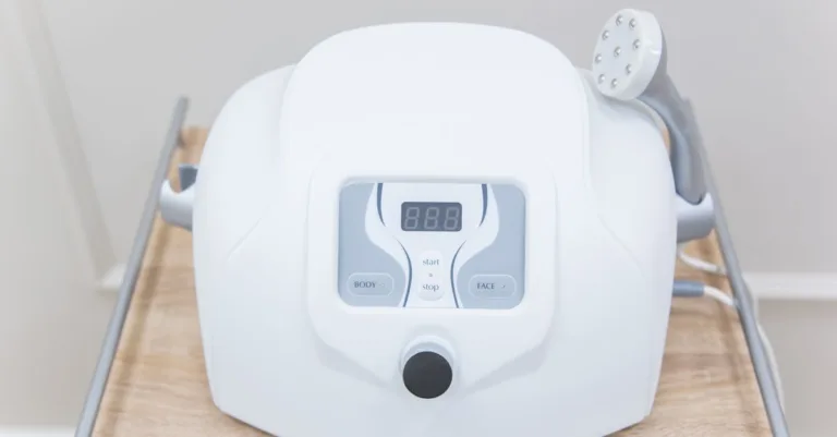 découvrez les bienfaits de la radiofréquence, une technologie innovante utilisée en médecine esthétique et thérapeutique pour raffermir la peau et stimuler la régénération cellulaire.