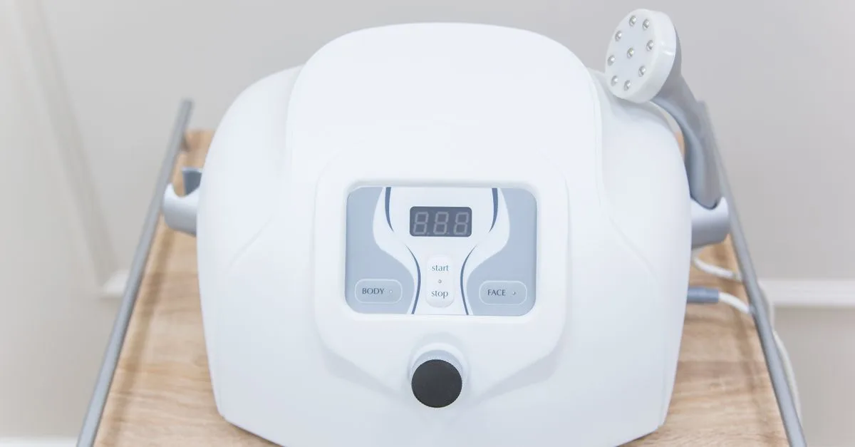 découvrez les bienfaits de la radiofréquence, une technologie innovante utilisée en médecine esthétique et thérapeutique pour raffermir la peau et stimuler la régénération cellulaire.