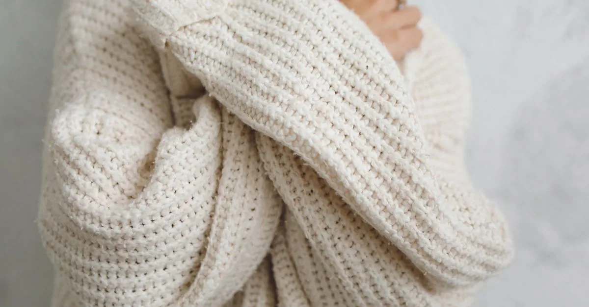 découvrez comment réparer un pull rétréci après le shampooing avec nos astuces simples et efficaces pour retrouver sa taille d'origine.