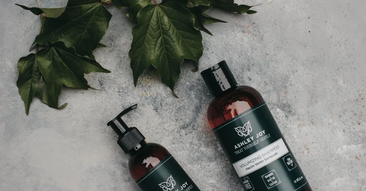 découvrez notre shampooing sans sulfate, formulé pour nettoyer en douceur vos cheveux tout en préservant leur santé et leur éclat naturel.