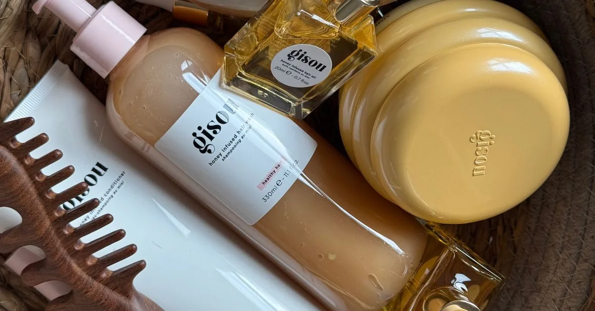 découvrez nos conseils et produits innovants pour des soins capillaires adaptés à tous les types de cheveux, pour une chevelure saine et éclatante.