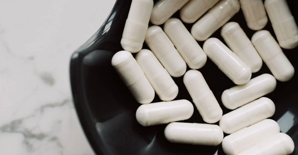 découvrez les effets secondaires possibles du tryptophane, un acide aminé essentiel, et comment les gérer pour une utilisation sûre et efficace.