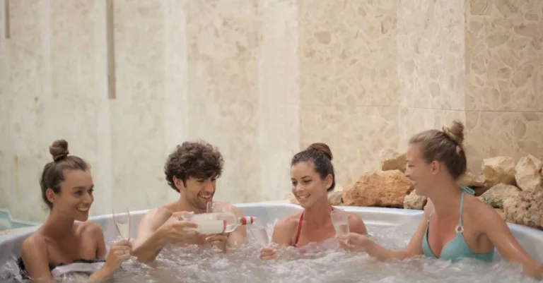 découvrez les différences essentielles entre un spa et un jacuzzi, leurs caractéristiques, avantages et utilisations pour bien choisir votre bain relaxant.