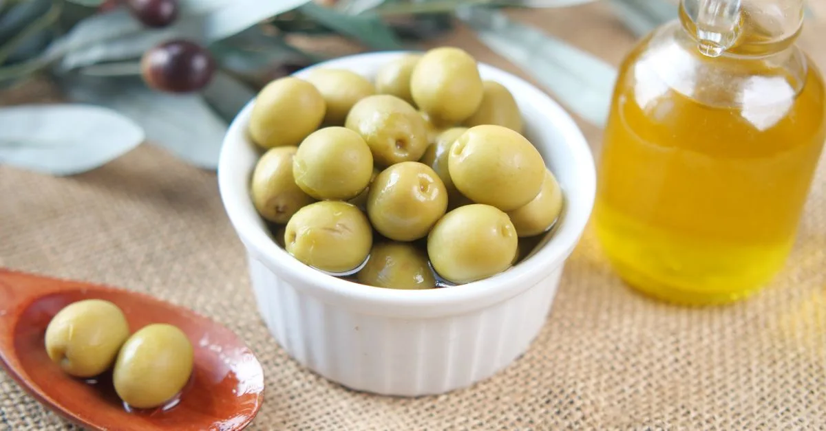 découvrez comment l'huile d'olive peut soulager la constipation de manière naturelle et efficace, grâce à ses propriétés digestives et laxatives douces.